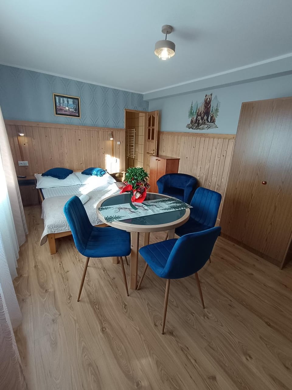 Photo of the whole room