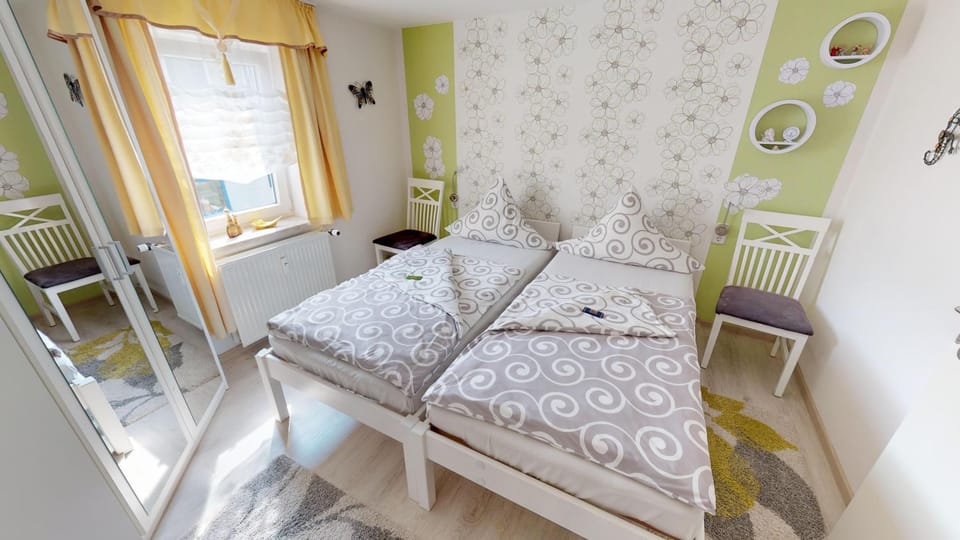 Bed, Photo of the whole room, Bedroom