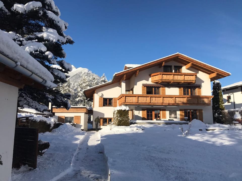 Property building, Winter, Garden, Balcony/Terrace, Garden view