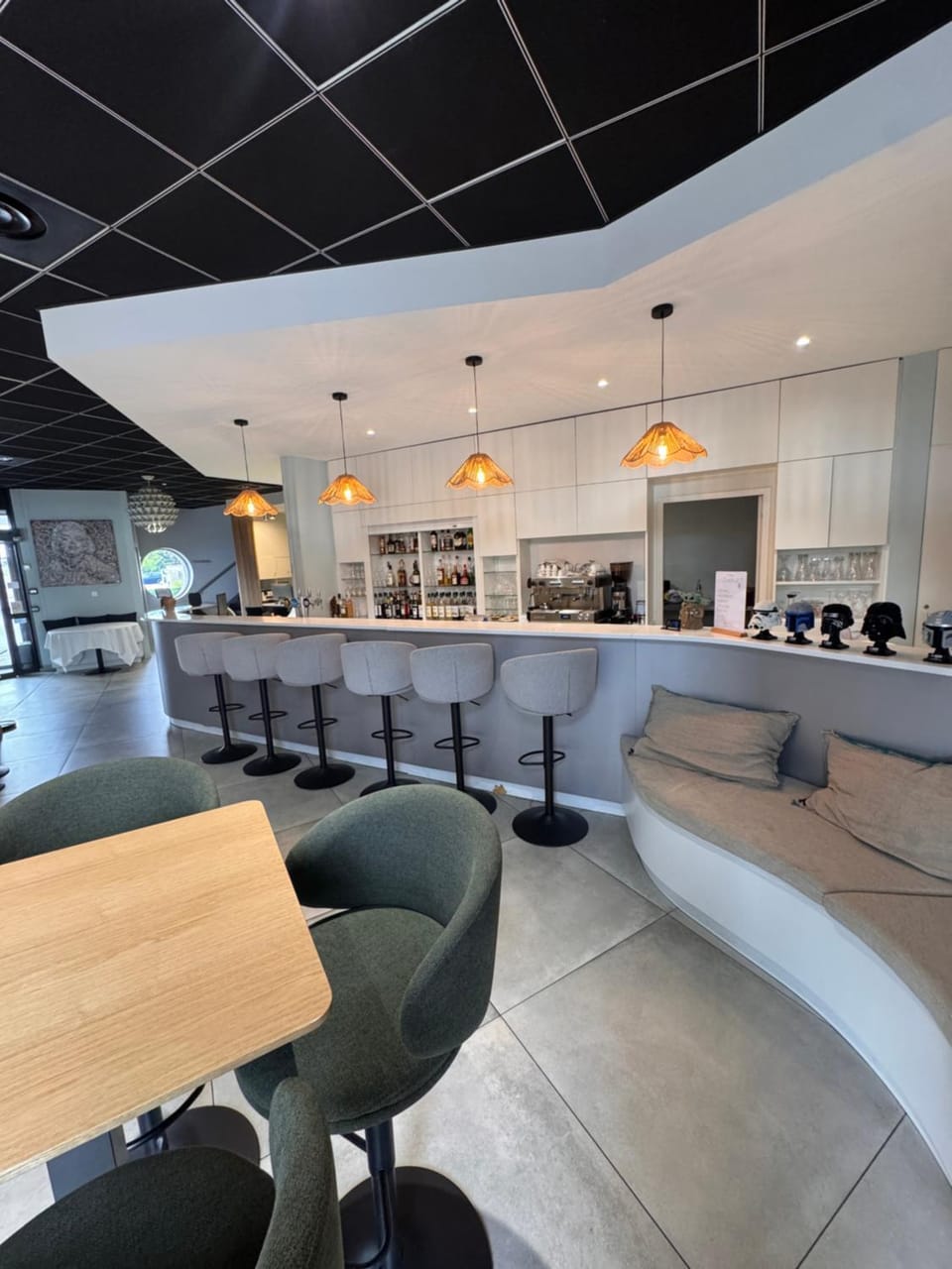 Lounge or bar, Business facilities, acessibility