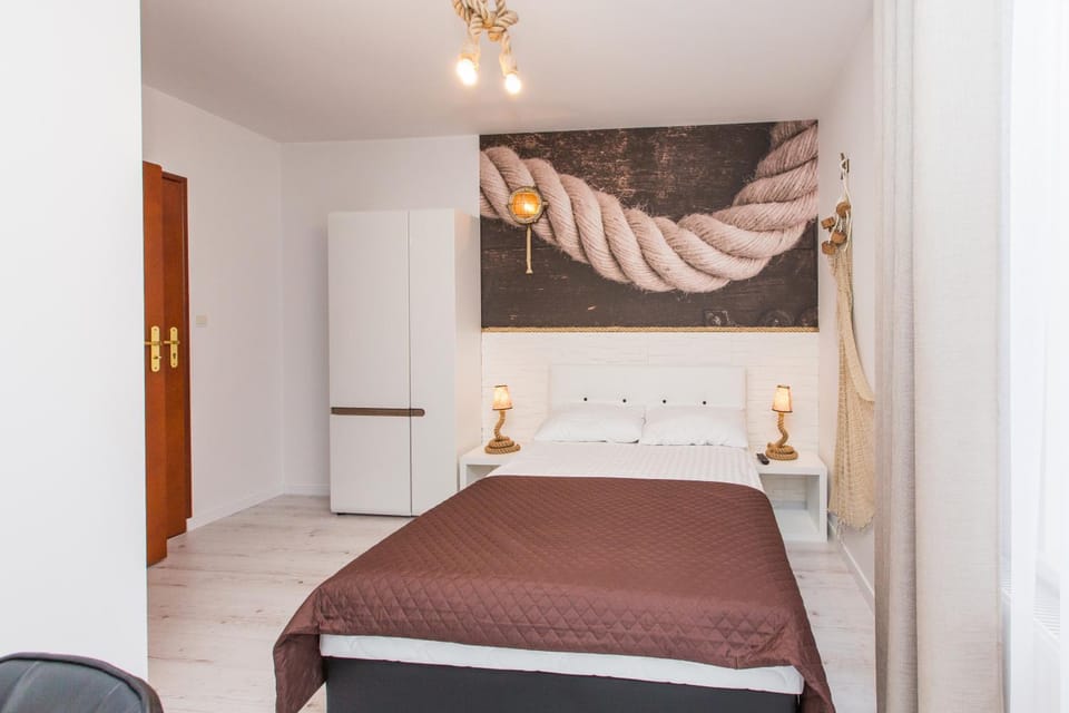 Bed, Photo of the whole room, Decorative detail
