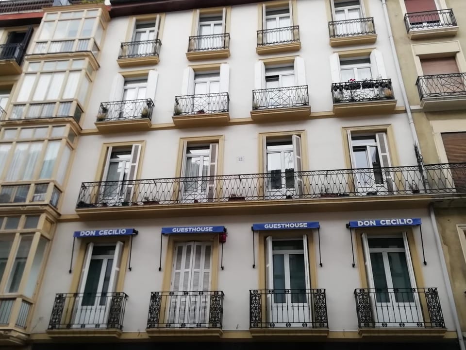 Don Cecilio Guesthouse (Centro) Bed and Breakfast in San Sebastian
