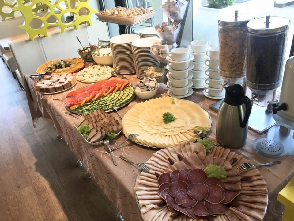 Breakfast, Buffet breakfast