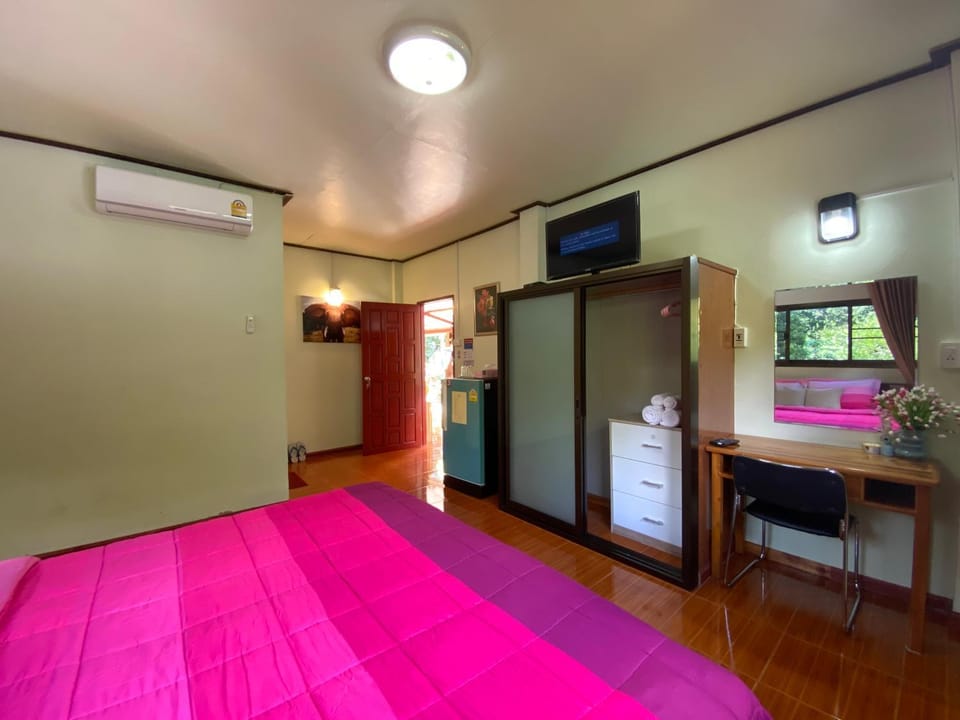 TV and multimedia, Photo of the whole room, Seating area