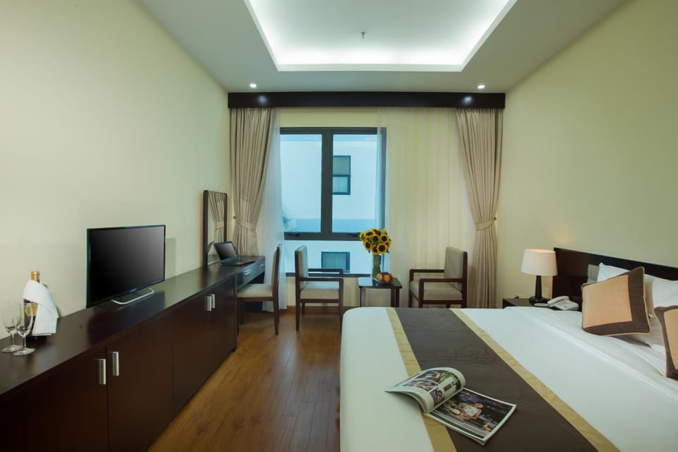Bed, Photo of the whole room, hair dresser