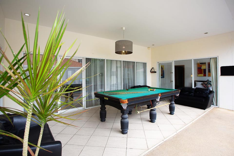Billiard, Living room