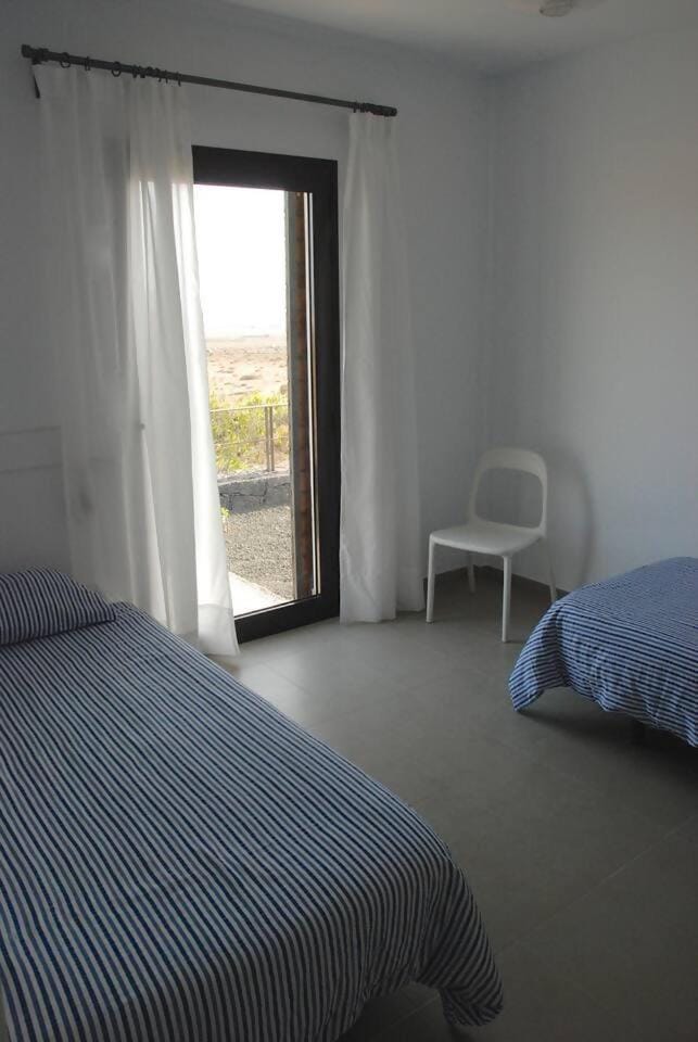 EL TUCAN, Vistas en 3 dormitorios y piscina. House in Isla de Lanzarote