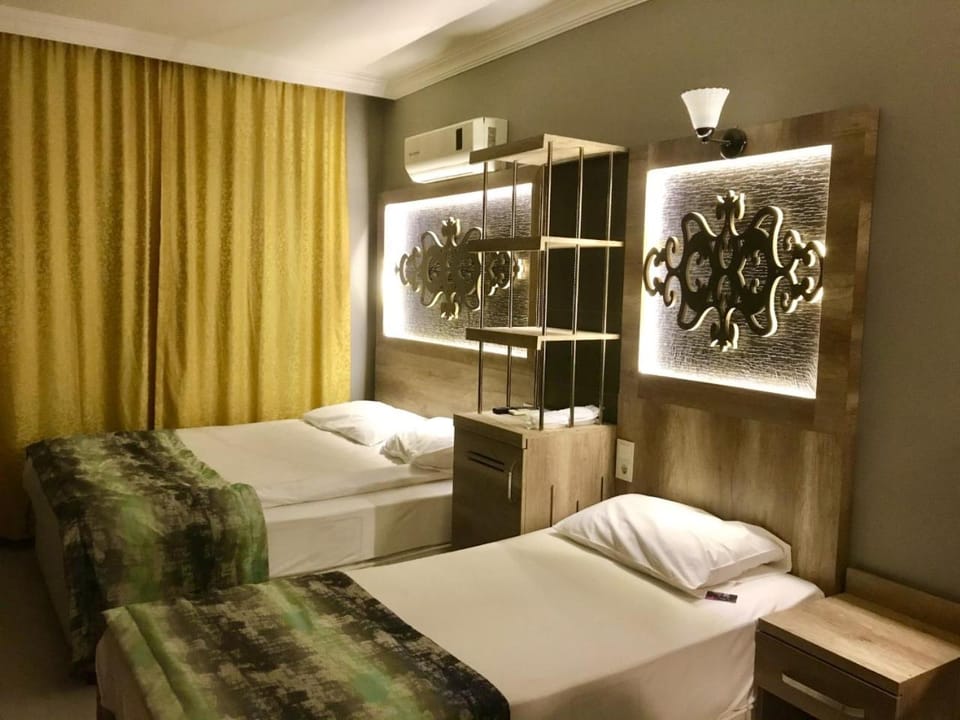 Bed, Photo of the whole room, Decorative detail