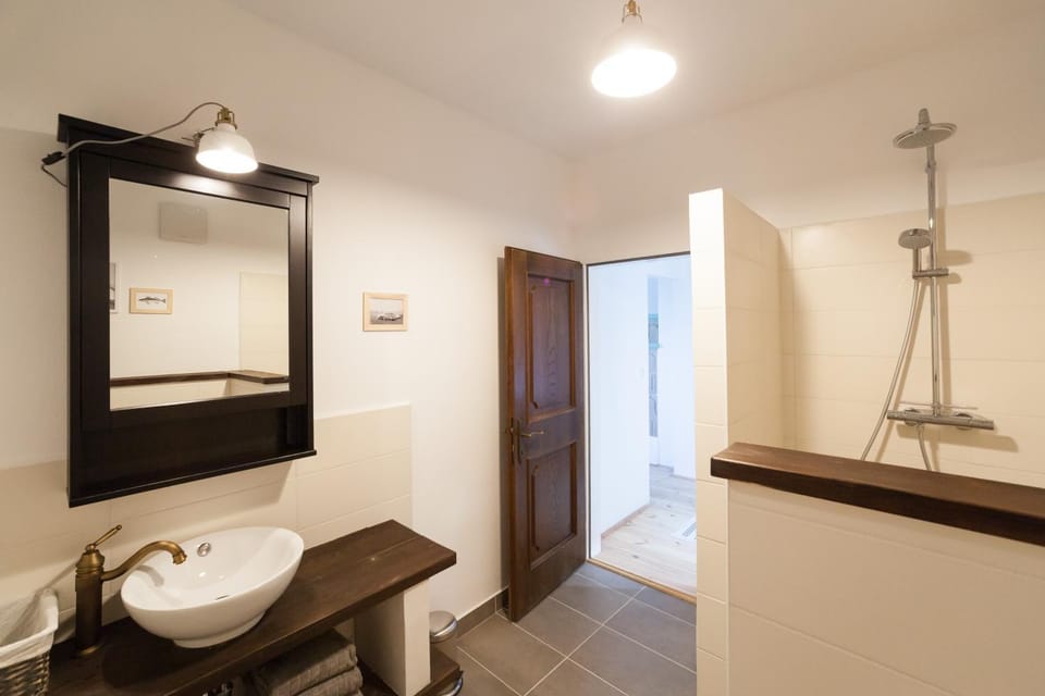 Bathroom, Photo of the whole room
