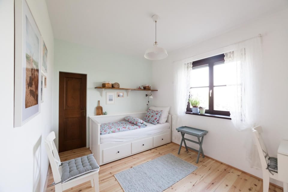 Photo of the whole room, Bedroom