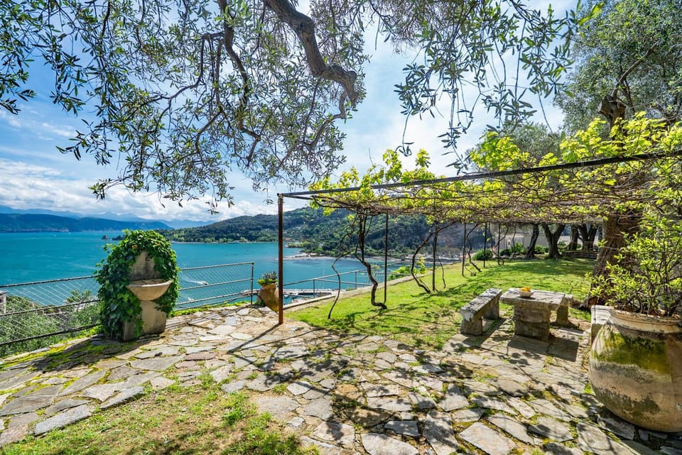 VILLA CASTELLo PORTOVENERE Villa in Porto Venere