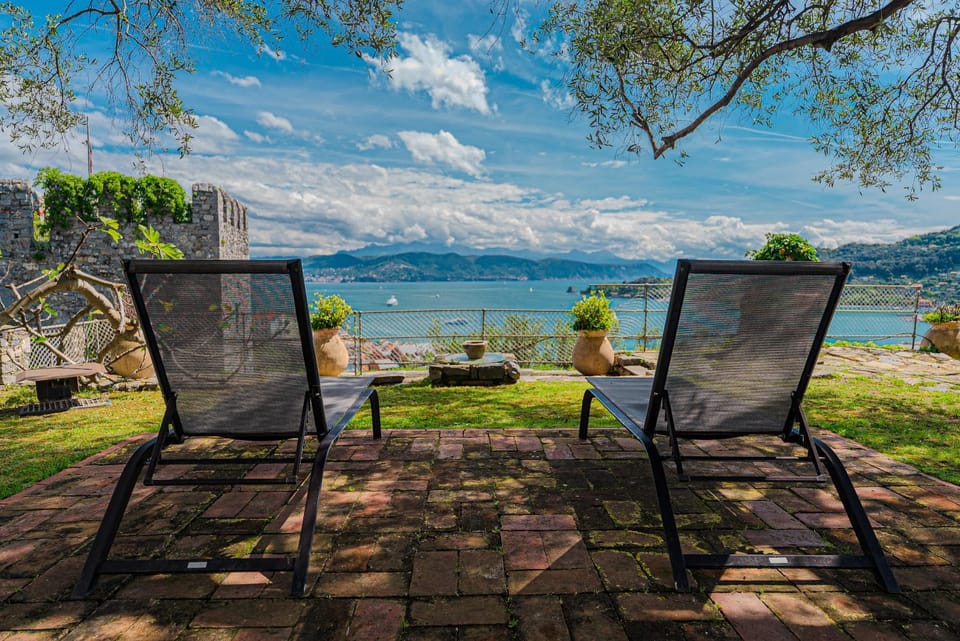 VILLA CASTELLo PORTOVENERE Villa in Porto Venere