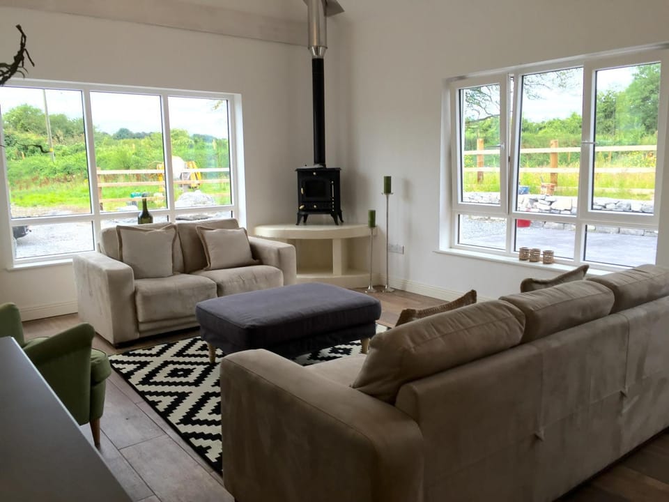 People, Living room, Seating area, Garden view, Family