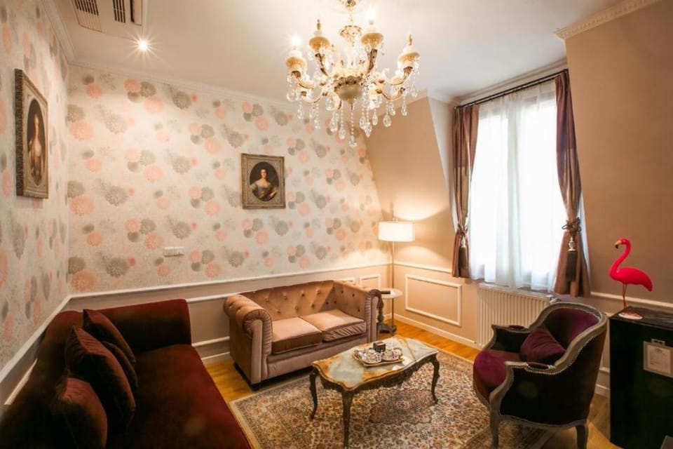 Living room, Seating area