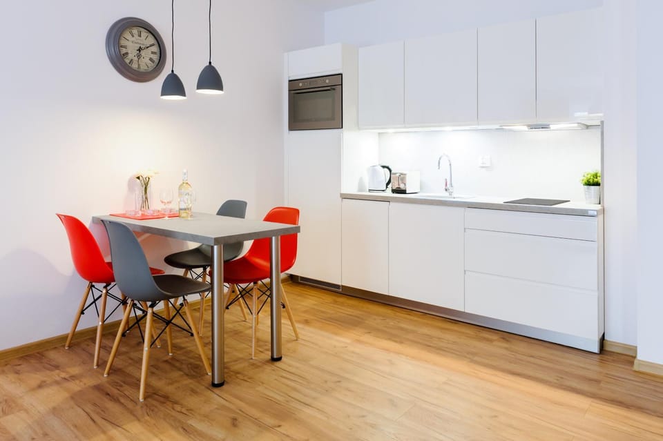 Property building, Kitchen or kitchenette, Dining area