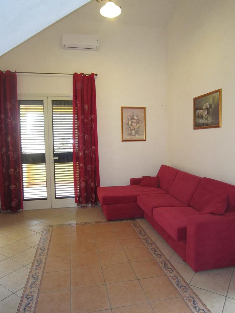 Communal lounge/ TV room, Living room