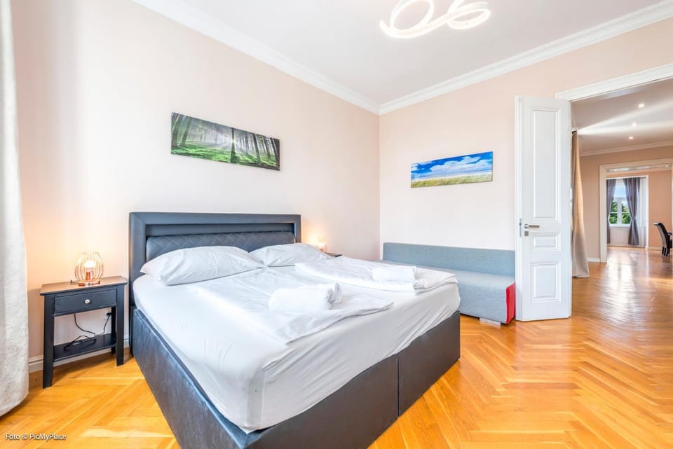 Imperial Apartments Schönbrunn - Contactless Check-In Apartment in Vienna