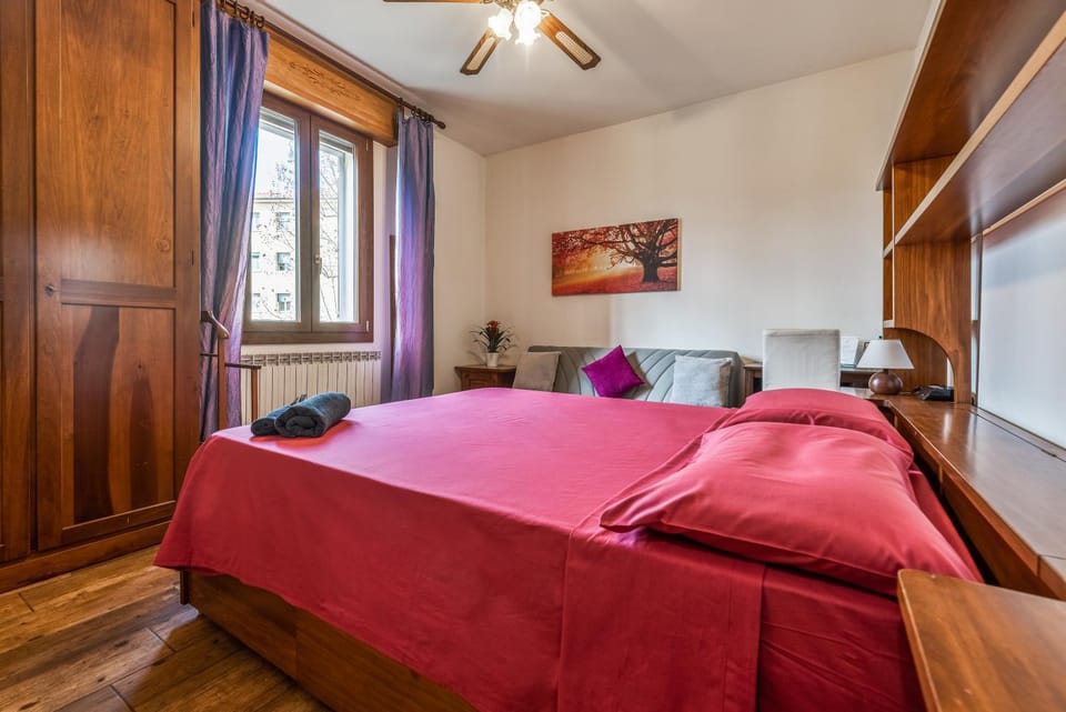Bed, Decorative detail, Bedroom, towels, wardrobe