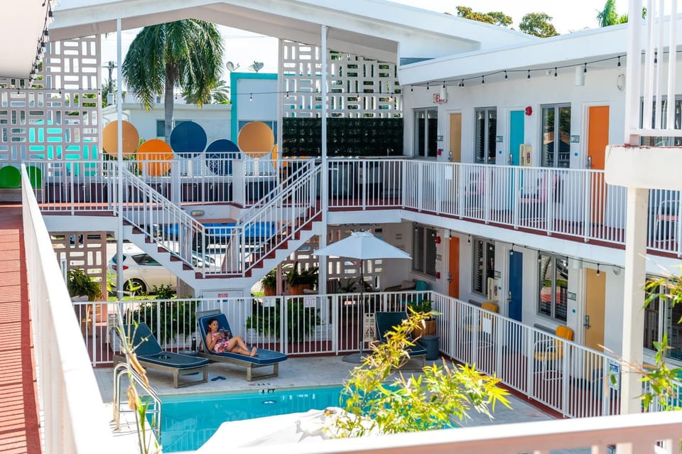 Property building, Day, Pool view, Swimming pool, sunbed