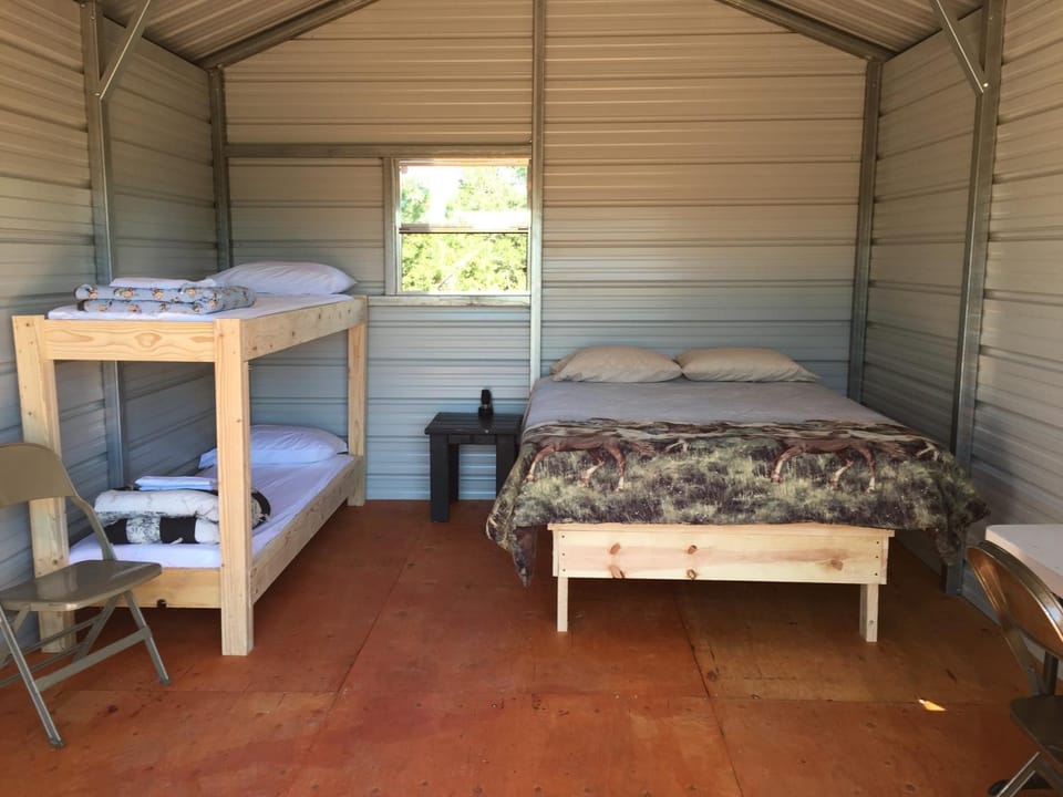 Bedroom, bunk bed