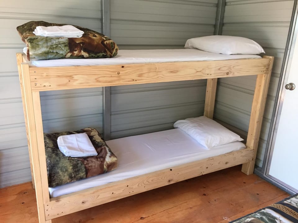 Bedroom, bunk bed