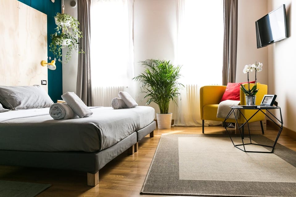 Photo of the whole room, Decorative detail