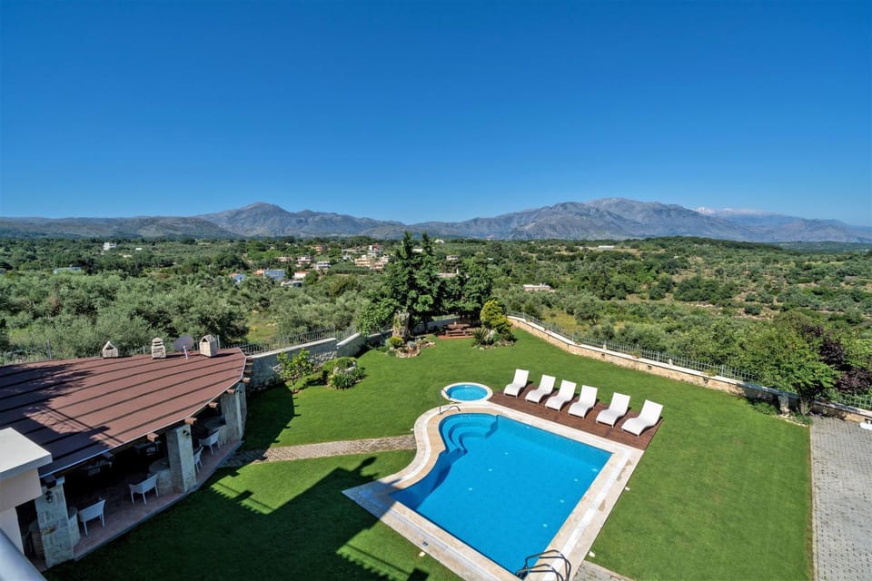 Bird's eye view, Pool view