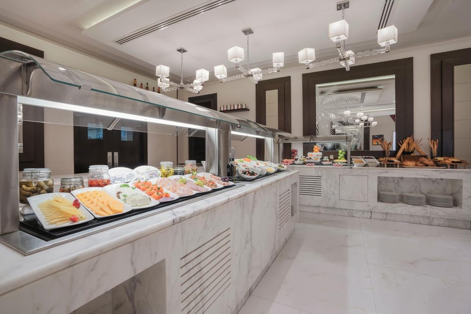 Restaurant/places to eat, Buffet breakfast
