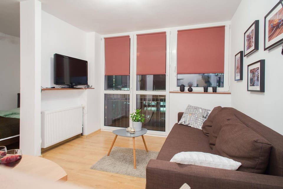 Bed, TV and multimedia, Living room, Photo of the whole room, Seating area