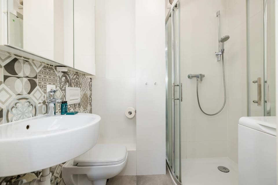 Shower, Toilet, Bathroom, washing machine