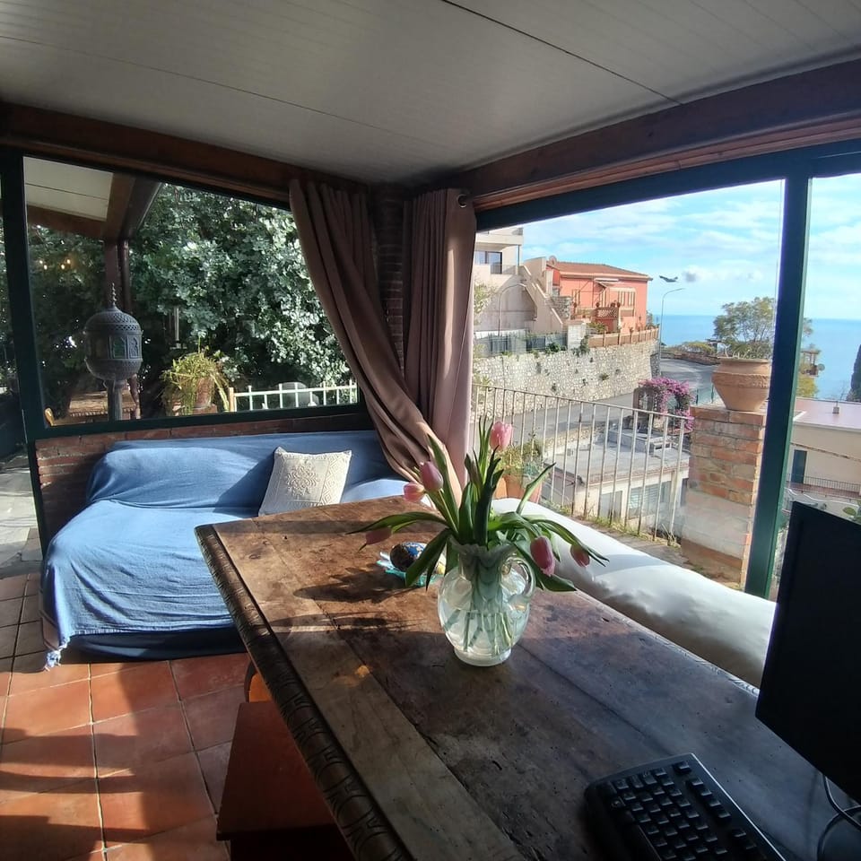 Natural landscape, View (from property/room), Balcony/Terrace, Seating area, Dining area, Sea view