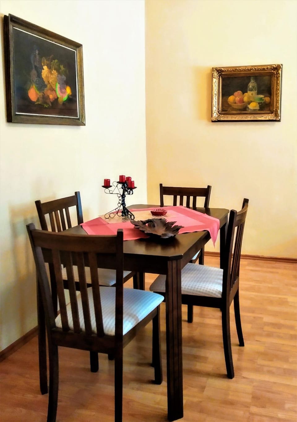 Food and drinks, Dining area