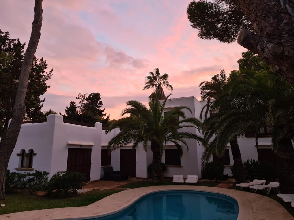 Pool view, Sunrise