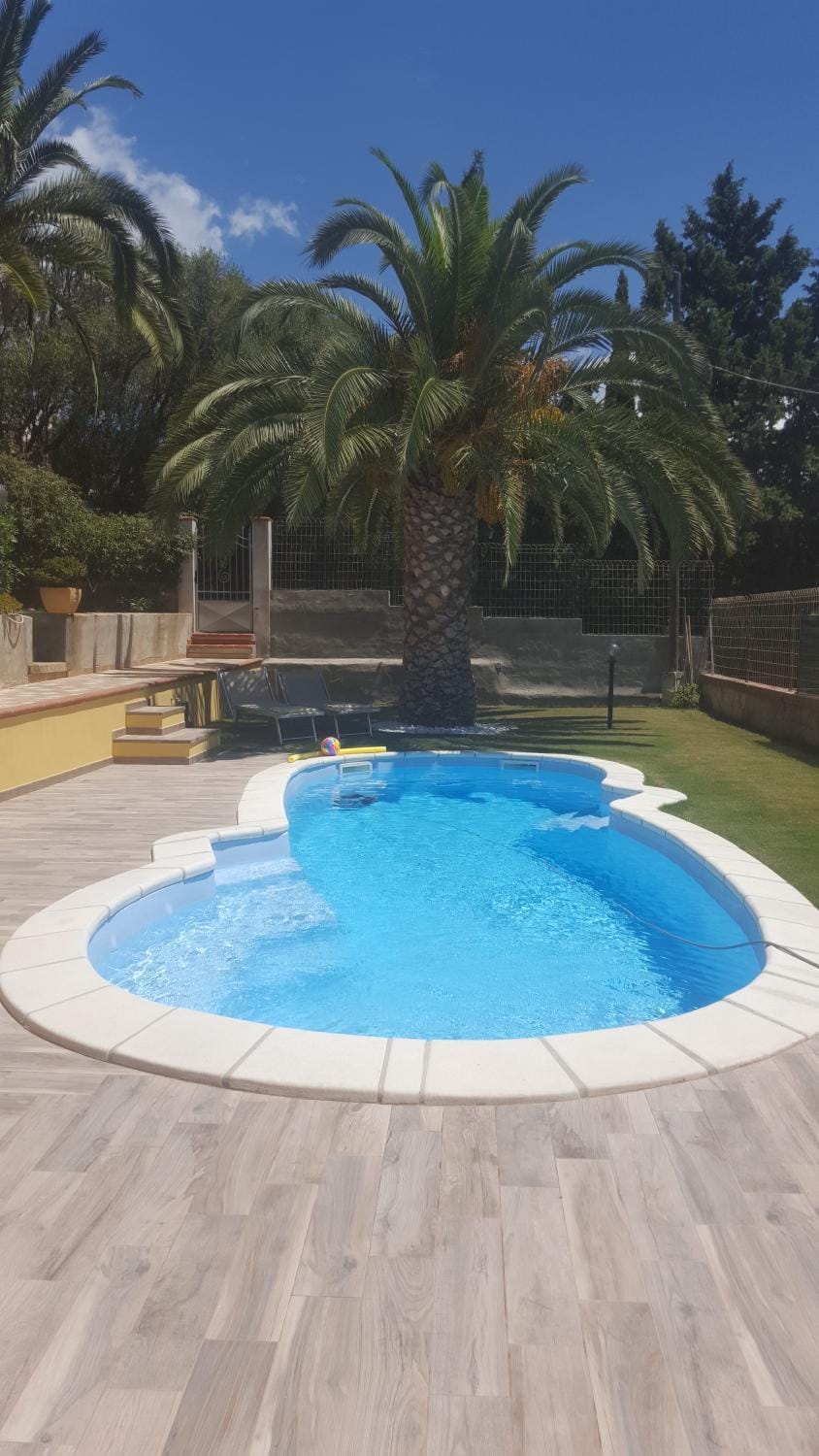 Swimming pool