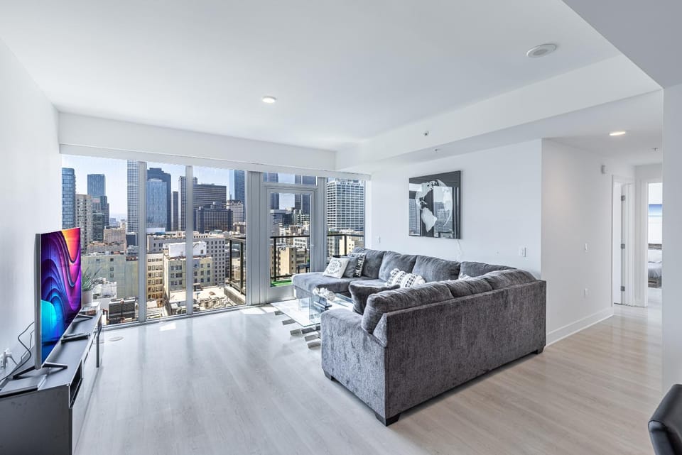 TV and multimedia, Living room, Seating area, City view
