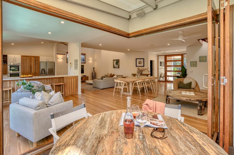 Kitchen or kitchenette, Living room, Seating area