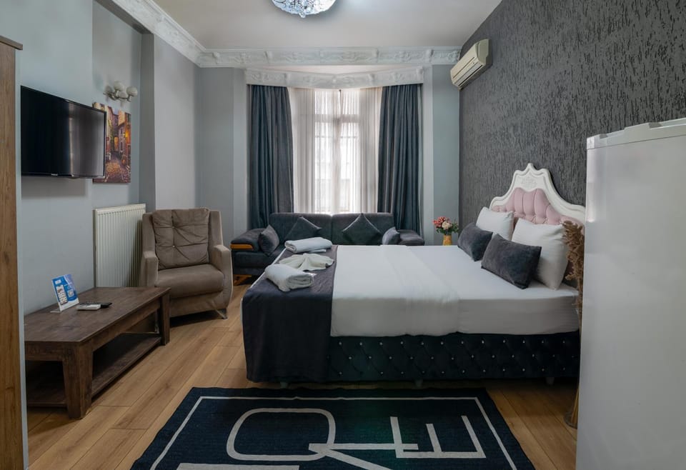 Seating area, Bedroom