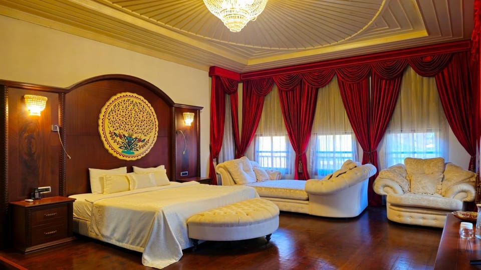 Bed, Photo of the whole room, Seating area, Bedroom