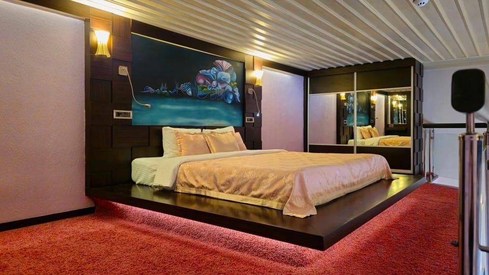Bed, Photo of the whole room, Bedroom