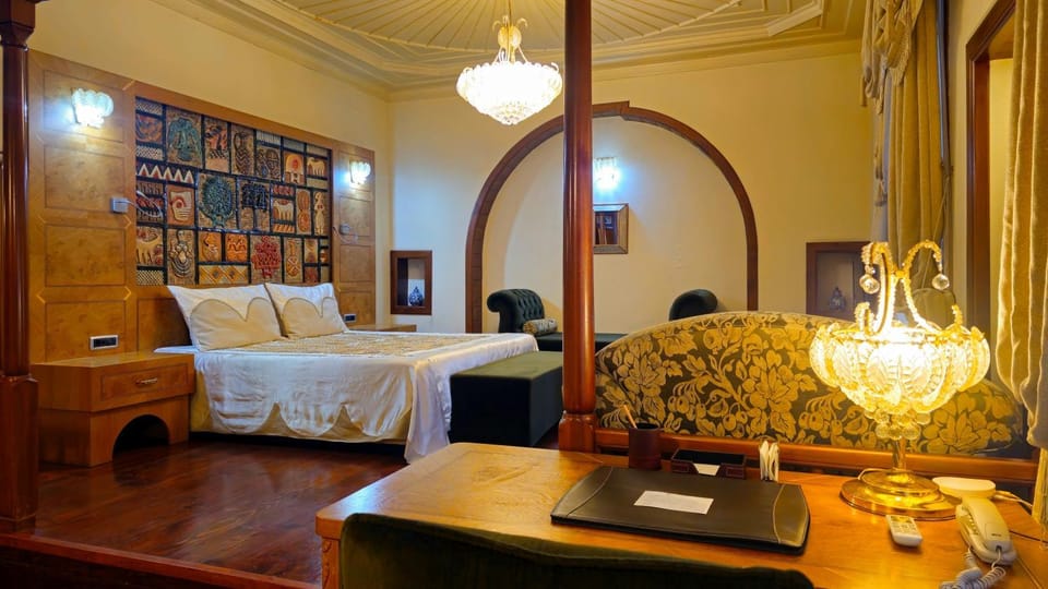 Bed, Seating area