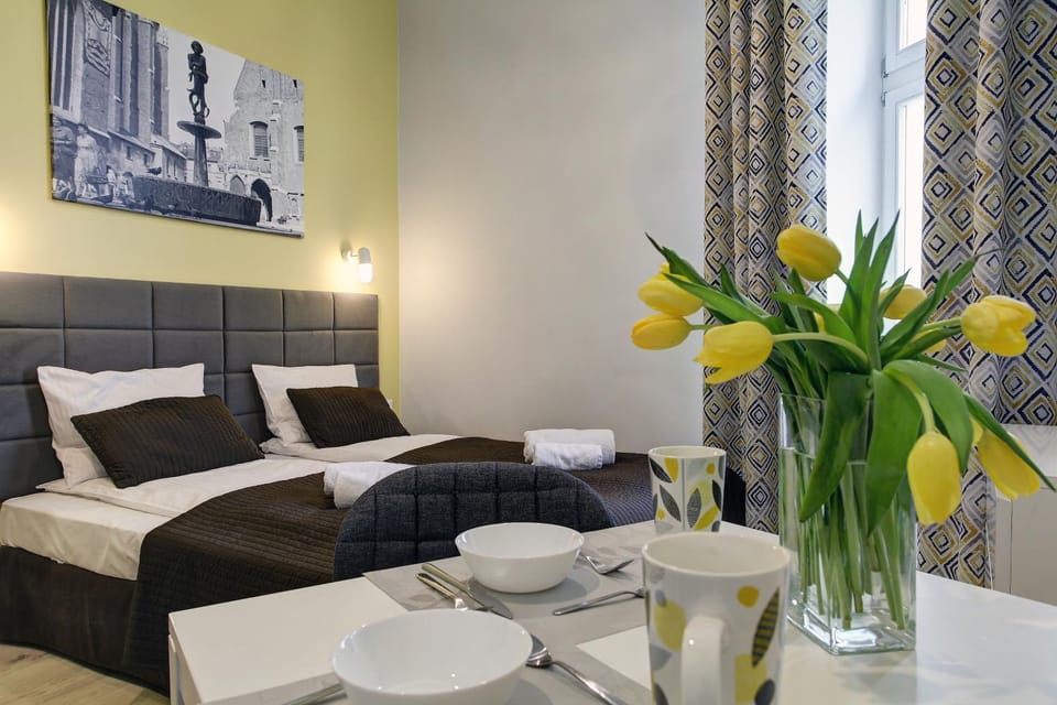 Bed, Decorative detail, Dining area, Bedroom, towels
