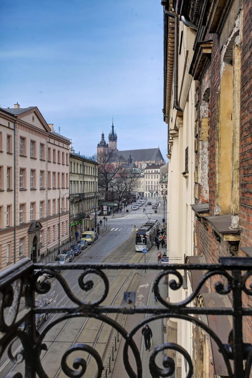 Property building, Day, Neighbourhood, City view, Street view, Location
