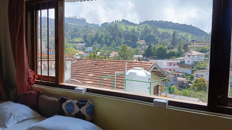 Bedroom, Mountain view