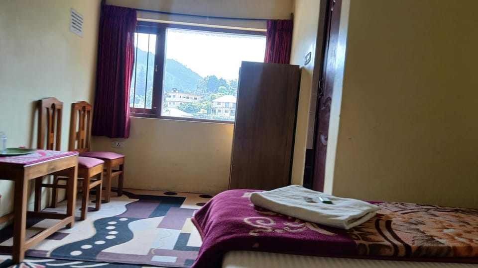 Bedroom, Mountain view