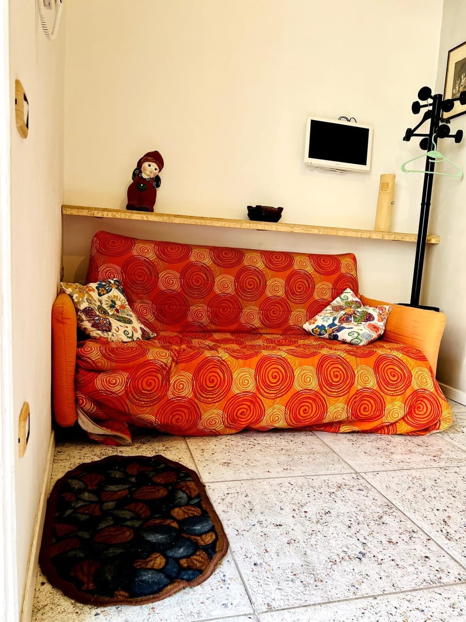 Living room, Photo of the whole room