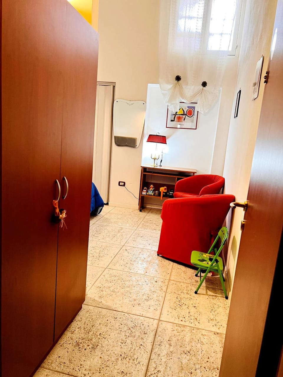 Photo of the whole room, Bedroom