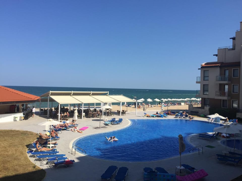 Pool view, Sea view