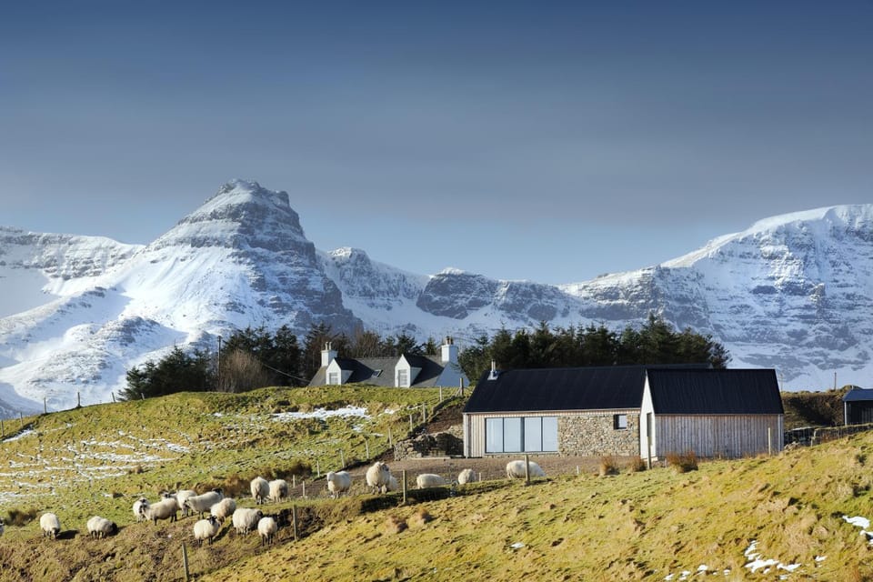 Property building, Off site, Day, Natural landscape, Winter, Garden, On-site shops, On site, Mountain view