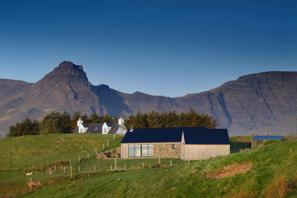 Property building, Day, Neighbourhood, Natural landscape, Summer, Garden, View (from property/room), Garden view, Landmark view, Mountain view, Location