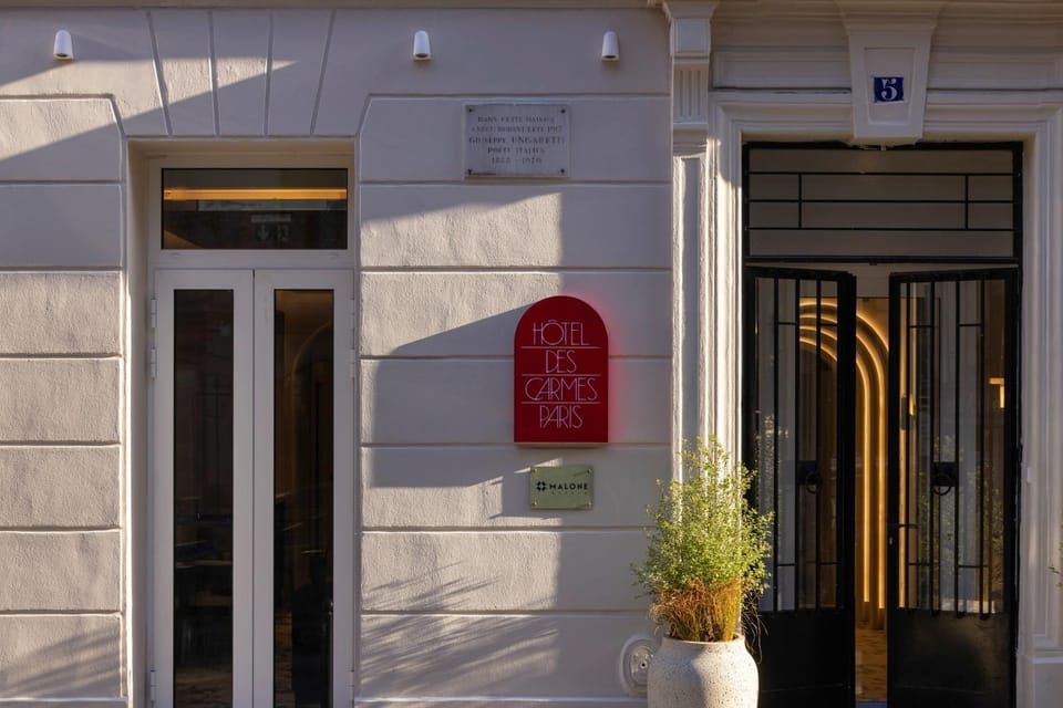 Facade/entrance